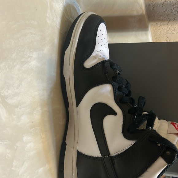 Nike Black and White Classic Sneakers - Picture 4 of 4